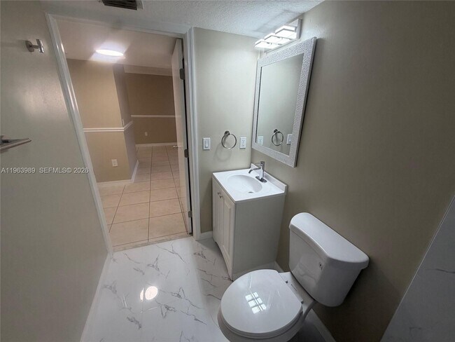 Building Photo - 2731 SE 12th Rd