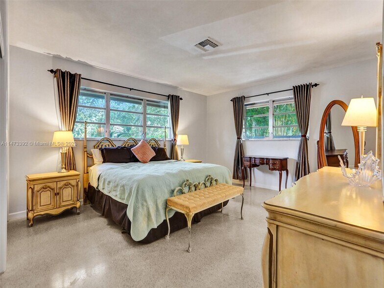 Building Photo - 2460 Del Lago Dr