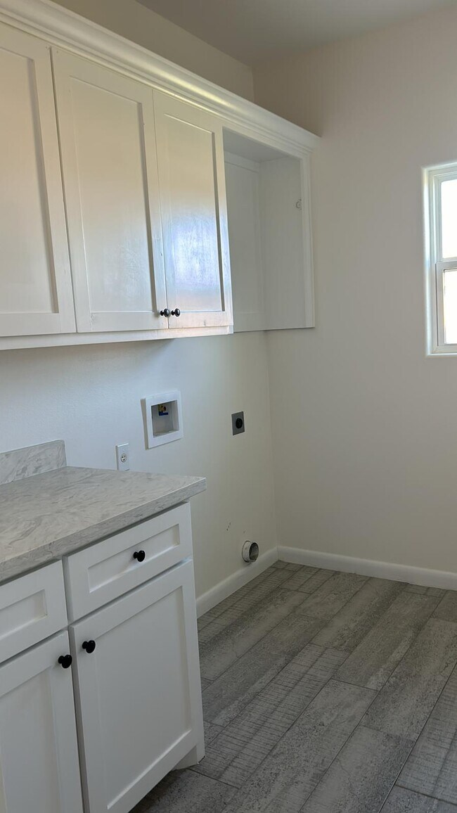 Building Photo - 8817 Swan Lk Dr