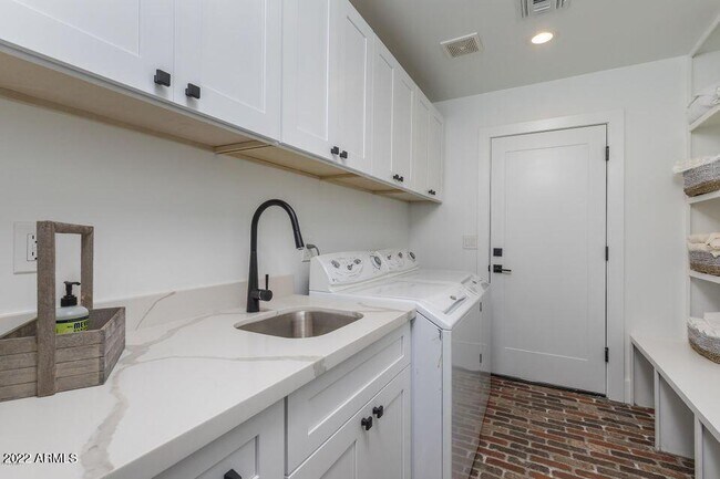 Building Photo - 22012 N 84th Pl