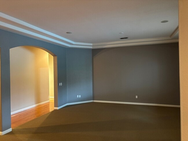 Building Photo - Lakeside Community Beauty