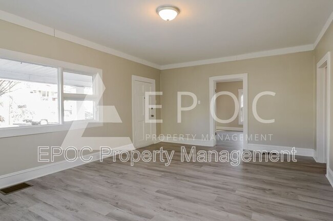 Building Photo - 1904 3rd St E
