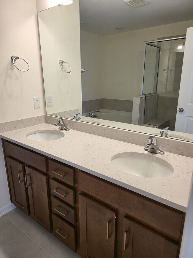 Building Photo - 436 Church St