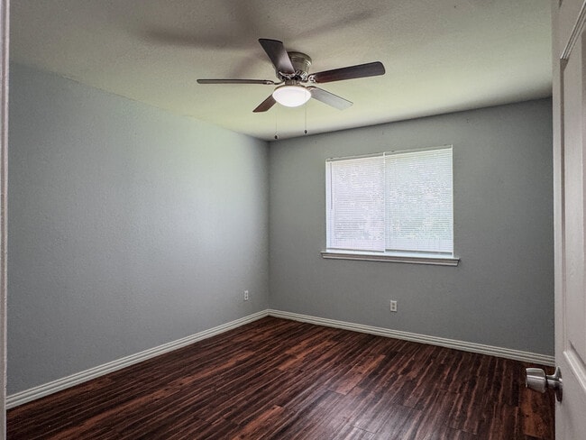 Building Photo - 1712 Manor Garden Curve