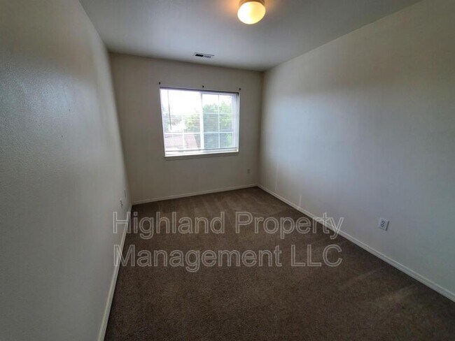 Building Photo - 322 NE Whitman St