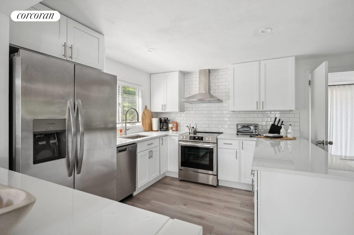 Building Photo - 201 Cove Hollow Rd