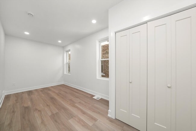 Building Photo - 7150 S Talman Ave