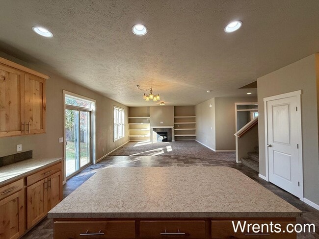 Building Photo - Must See Beautiful Home In Airway Heights 4 bed 2.5 bath!