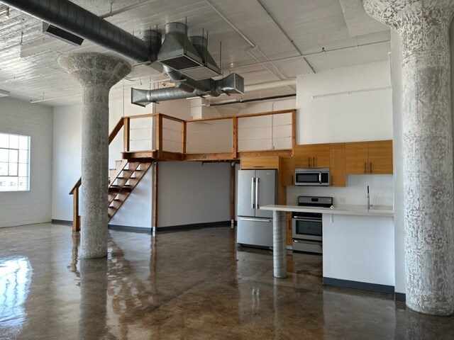 Building Photo - 1308 Factory Pl