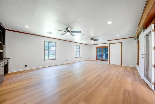 Building Photo - 807 Country Club Rd