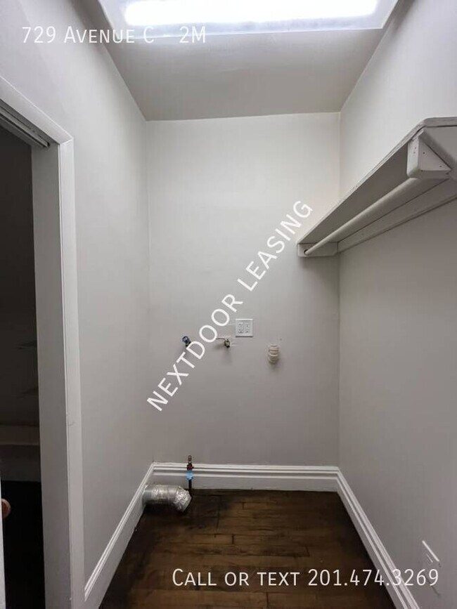 Building Photo - 729 Avenue C