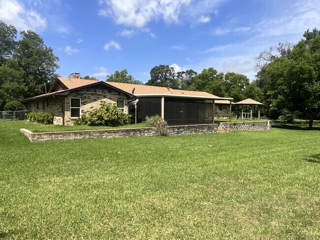 Building Photo - 530 Hilliard Dr