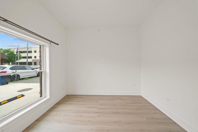 Building Photo - 491 Broadway