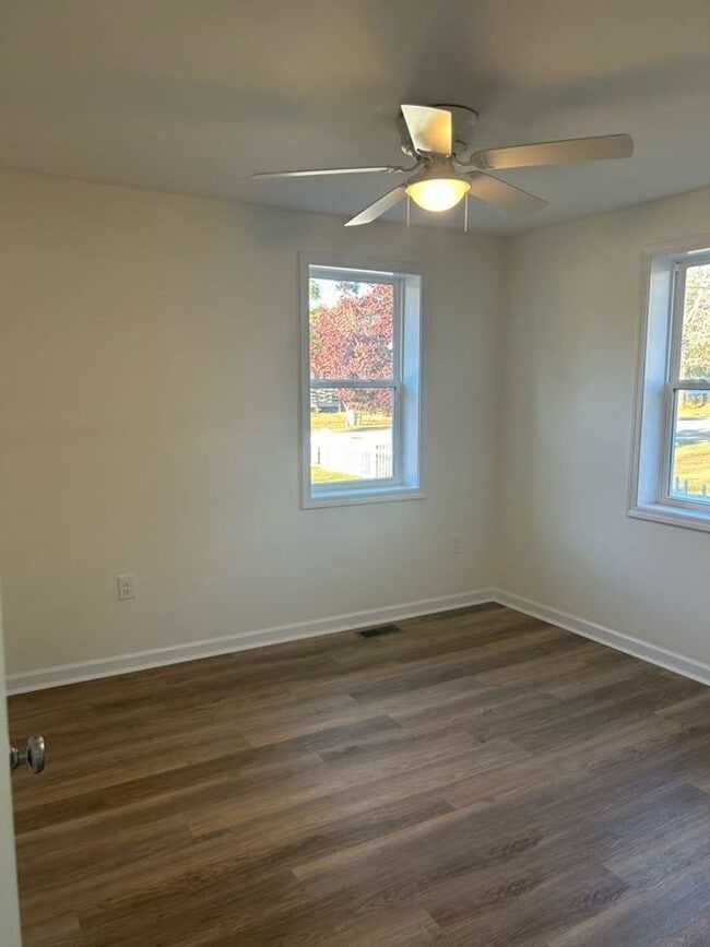 Building Photo - 1914 W Oakland-FULLY RENOVATED- 3 BEDROOM, 1 BATHROOM