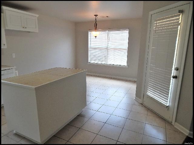 Building Photo - 451 Wisteria Dr