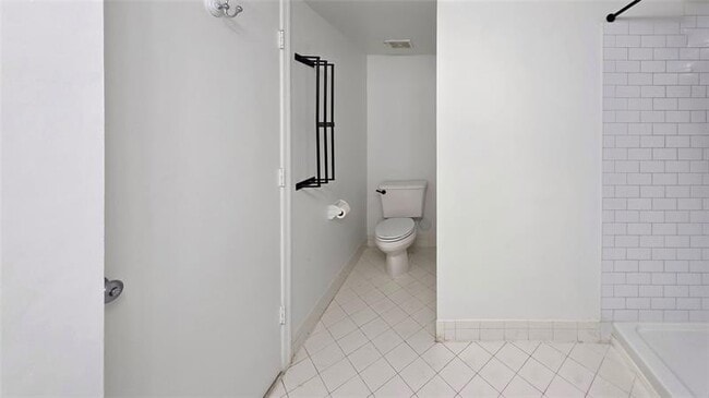 Building Photo - 1350 SE 3rd Ave