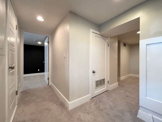 Building Photo - Gorgeous Sugarhouse Remodel!