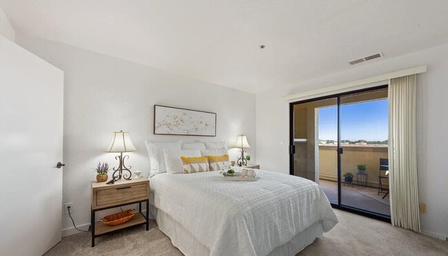 Building Photo - Move in Ready Condo - the perfect place fo...