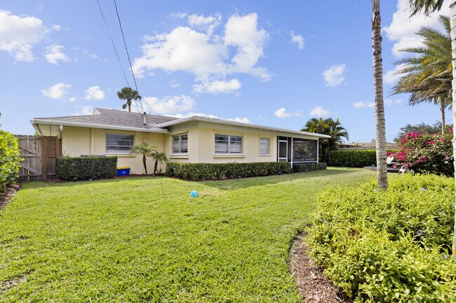 Building Photo - 9956 Dahlia Ave