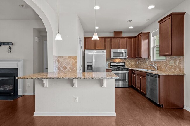Building Photo - Modern 3-Bed Townhome in Thompson Ridge – ...