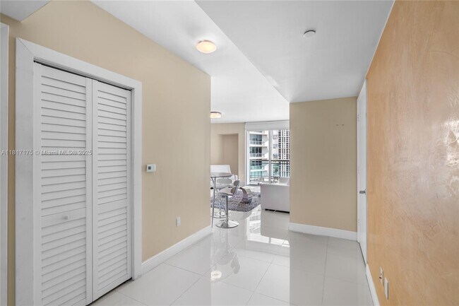 Building Photo - 350 S Miami Ave