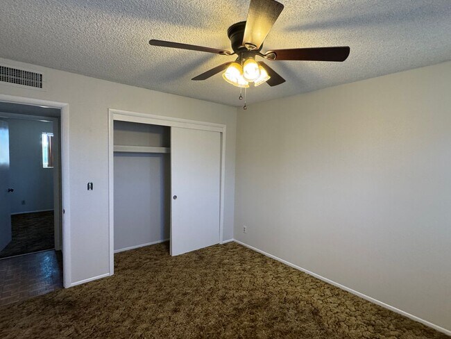 Building Photo - 3BR 2Ba home w/Large Fenced yard with RV g...