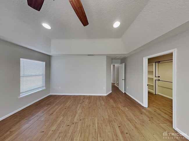 Building Photo - 75013 Brookwood Dr