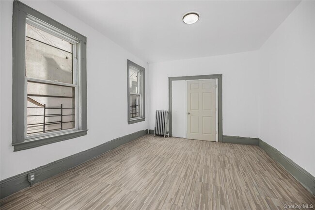 Building Photo - 1260 Evergreen Ave