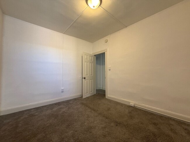 Building Photo - 450 E Lorraine Ave