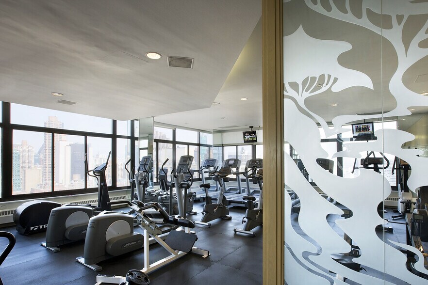 Building Photo - 151 E 31st St