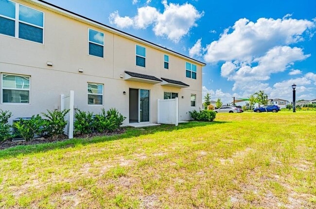 Building Photo - 1104 Lakeshore Breeze Pl