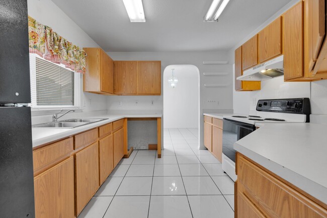 Building Photo - Charming 3-Bedroom, 2.5-Bath Home with Spa...