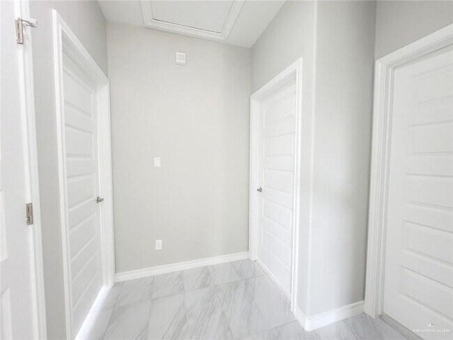 Building Photo - 14 Las Vistas Ln