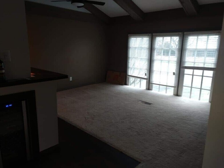 Building Photo - 6212 Tennis Ct