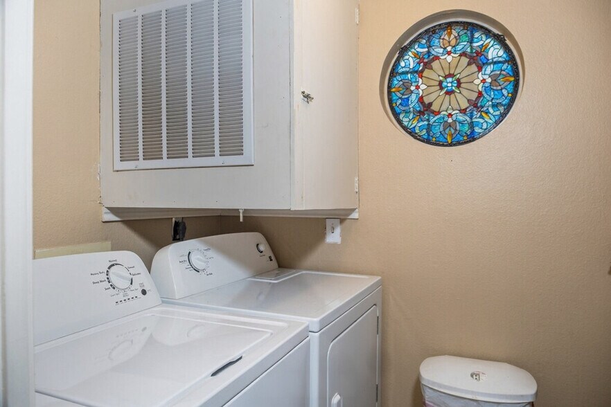 Building Photo - 3404 American Dr