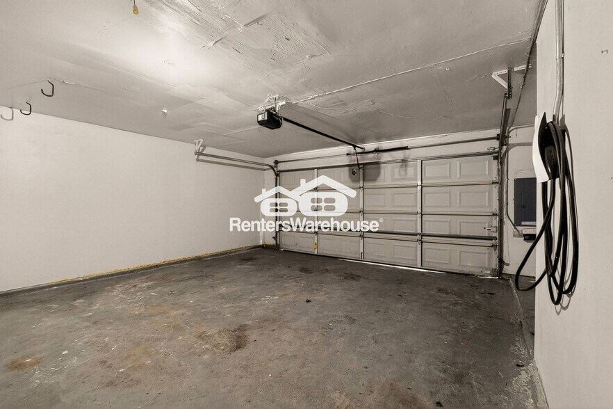 Building Photo - 913 Overdowns Dr