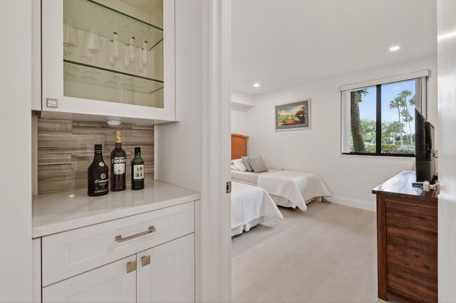 Building Photo - 301 S Seas Dr