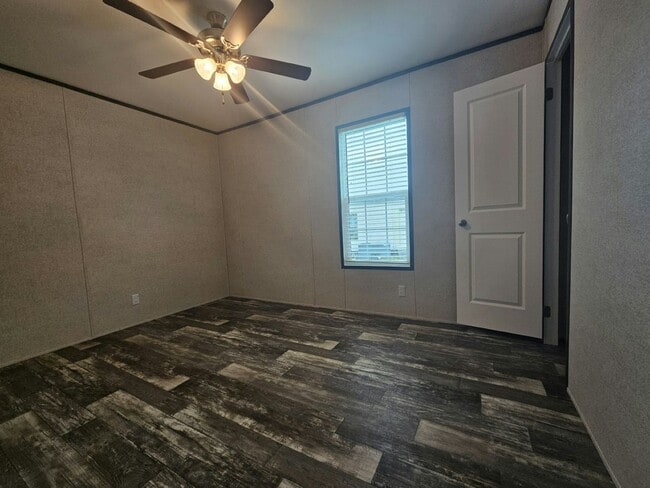 Building Photo - 464 Suwanee Dr