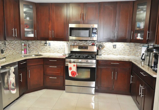 Building Photo - 2072 Ocean Ave