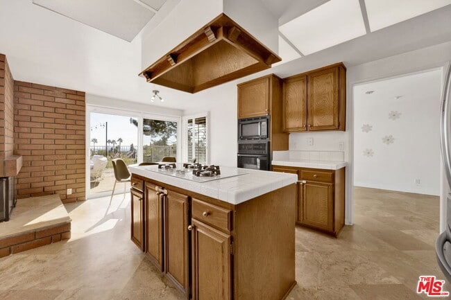 Building Photo - 906 Whitehaven Terrace