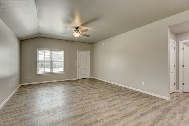 Building Photo - 721 League Cir