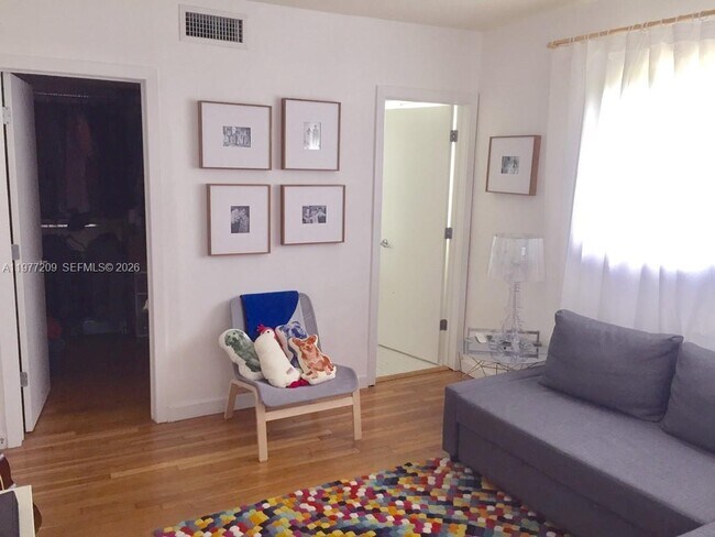 Building Photo - 7400 NE 6th Ct