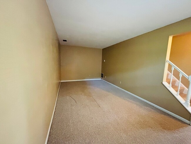 Building Photo - 436 Marlington St