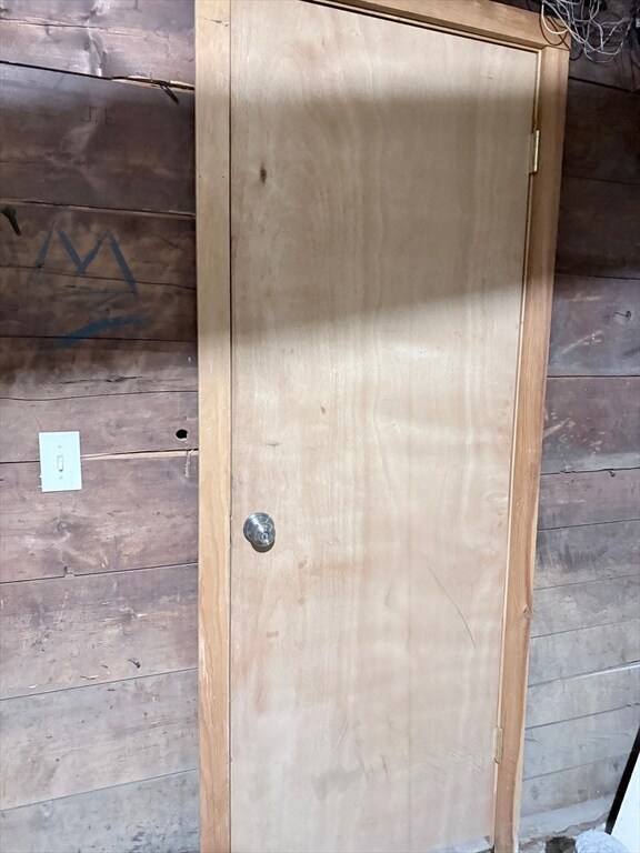 Building Photo - 91 Walnut St