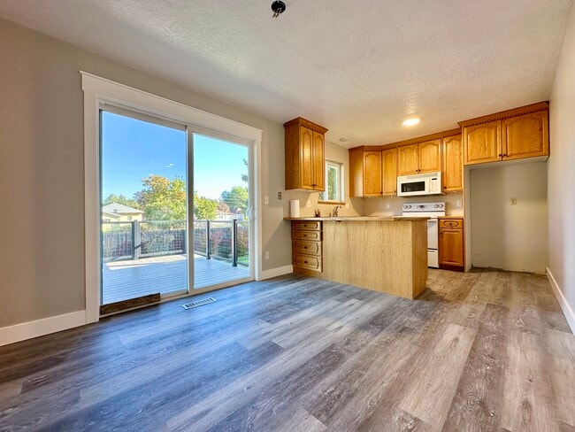 Building Photo - 45 River Cir Dr