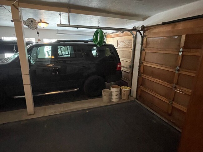 Building Photo - Beautiful furnished house in Stateline available now!