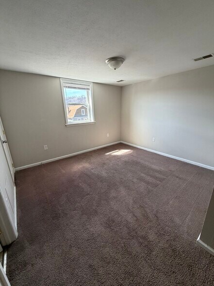 Living Room - 618 Maplewood Ave