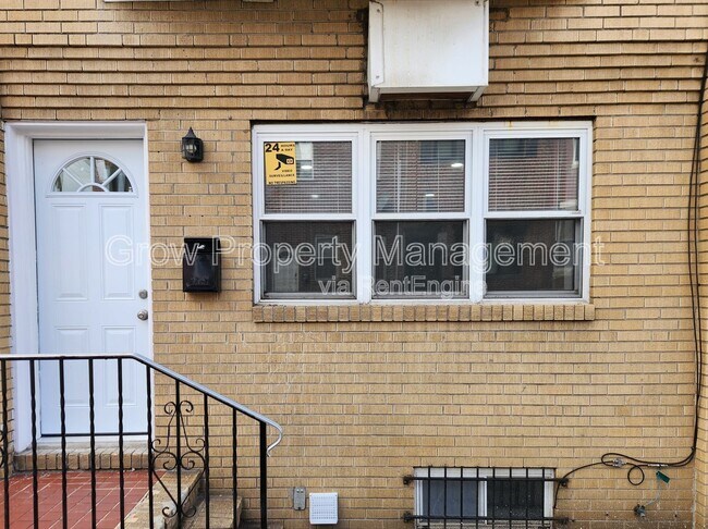 Building Photo - 1344 S 9th St
