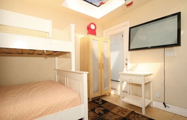 Building Photo - Beach front big duplex. Gustavo Lopez AMSI