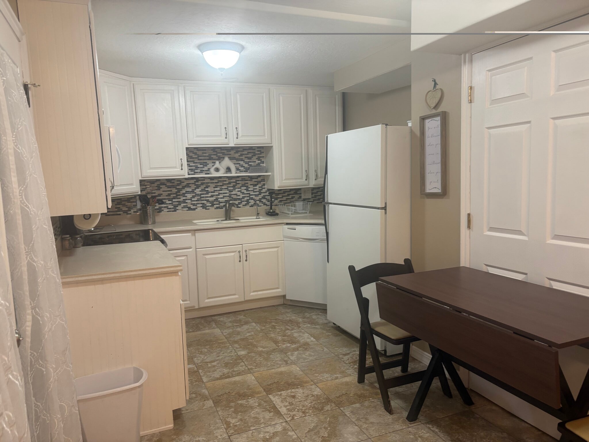 Building Photo - 9885 N Deep Creek Dr
